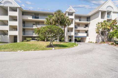 Condo in New Port Richey, Florida, 3 bedrooms  № 1622624 - photo 3