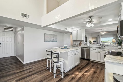 Condo in New Port Richey, Florida, 3 bedrooms  № 1622624 - photo 10
