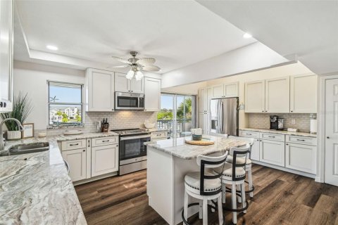 Condo in New Port Richey, Florida, 3 bedrooms  № 1622624 - photo 12