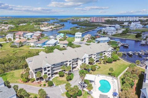 Condo in New Port Richey, Florida, 3 bedrooms  № 1622624 - photo 1