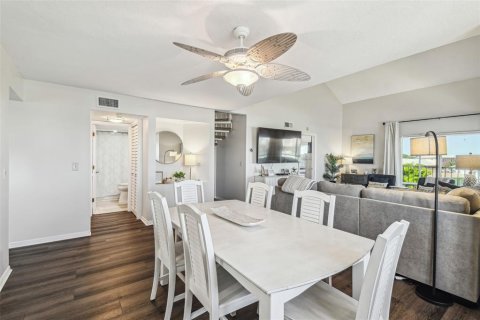 Condo in New Port Richey, Florida, 3 bedrooms  № 1622624 - photo 17