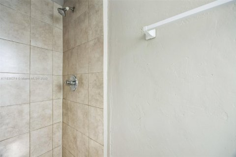 House in Lauderhill, Florida 3 bedrooms, 144.18 sq.m. № 1823706 - photo 14