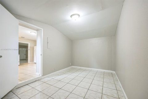 House in Lauderhill, Florida 3 bedrooms, 144.18 sq.m. № 1823706 - photo 17