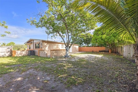House in Lauderhill, Florida 3 bedrooms, 144.18 sq.m. № 1823706 - photo 28