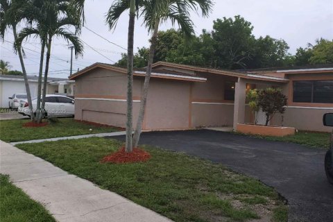 House in Lauderhill, Florida 3 bedrooms, 144.18 sq.m. № 1823706 - photo 3