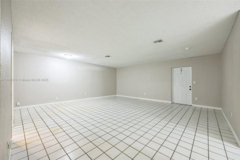 House in Lauderhill, Florida 3 bedrooms, 144.18 sq.m. № 1823706 - photo 22