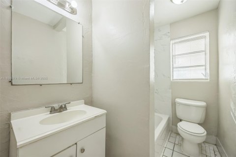 House in Lauderhill, Florida 3 bedrooms, 144.18 sq.m. № 1823706 - photo 27