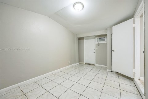 House in Lauderhill, Florida 3 bedrooms, 144.18 sq.m. № 1823706 - photo 15