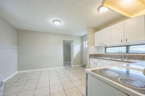 House in Lauderhill, Florida 3 bedrooms, 144.18 sq.m. № 1823706 - photo 8