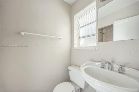House in Lauderhill, Florida 3 bedrooms, 144.18 sq.m. № 1823706 - photo 26