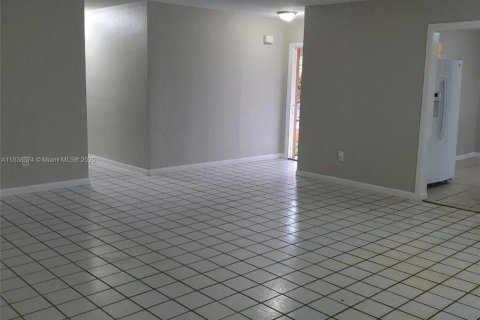 House in Lauderhill, Florida 3 bedrooms, 144.18 sq.m. № 1823706 - photo 5