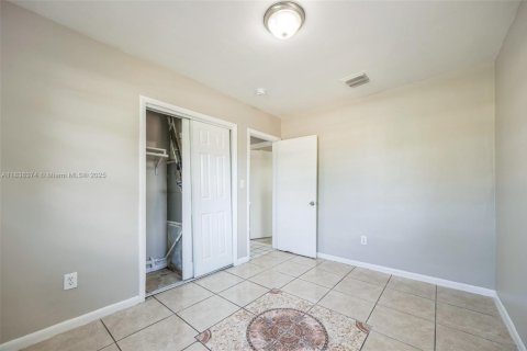 House in Lauderhill, Florida 3 bedrooms, 144.18 sq.m. № 1823706 - photo 9
