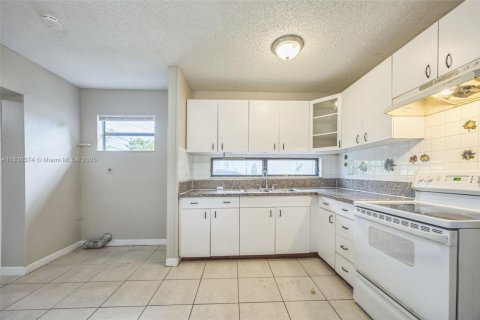 House in Lauderhill, Florida 3 bedrooms, 144.18 sq.m. № 1823706 - photo 7