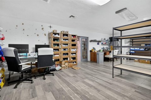 Propiedad comercial en venta en Hallandale Beach, Florida № 2012776 - foto 16
