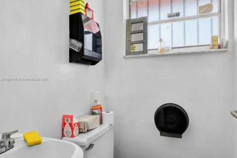 Propiedad comercial en venta en Hallandale Beach, Florida № 2012776 - foto 14