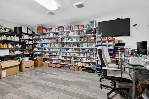 Propiedad comercial en venta en Hallandale Beach, Florida № 2012776 - foto 15