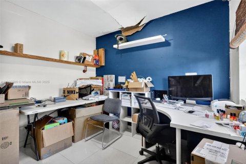 Propiedad comercial en venta en Hallandale Beach, Florida № 2012776 - foto 18