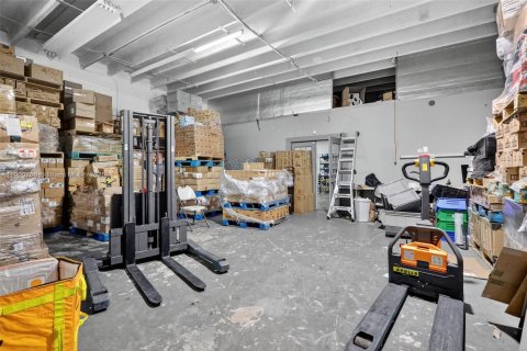 Propiedad comercial en venta en Hallandale Beach, Florida № 2012776 - foto 17