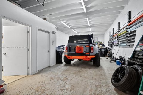 Propiedad comercial en venta en Hallandale Beach, Florida № 2012776 - foto 30