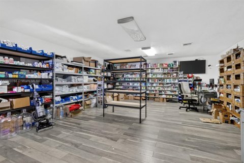Propiedad comercial en venta en Hallandale Beach, Florida № 2012776 - foto 8