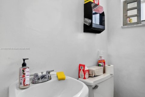 Propiedad comercial en venta en Hallandale Beach, Florida № 2012776 - foto 13