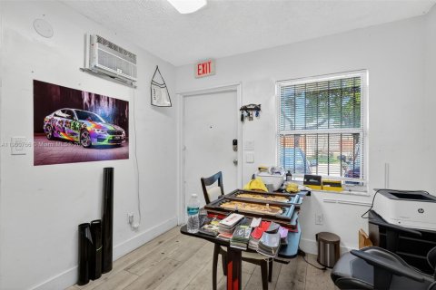 Propiedad comercial en venta en Hallandale Beach, Florida № 2012776 - foto 28