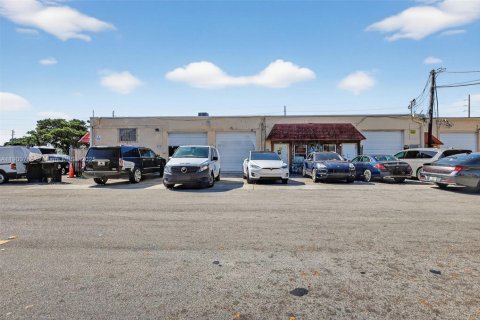 Propiedad comercial en venta en Hallandale Beach, Florida № 2012776 - foto 5