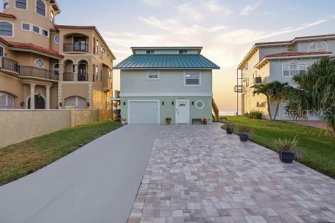 House in Hudson, Florida 4 bedrooms, 183.57 sq.m. № 2304676