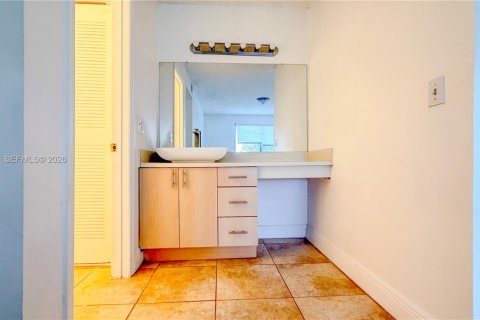 Condo in Margate, Florida, 2 bedrooms  № 2000966 - photo 7