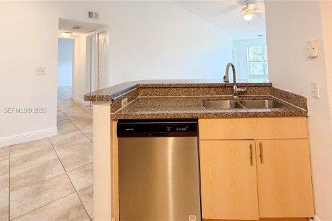 Condo in Margate, Florida, 2 bedrooms  № 2000966 - photo 15