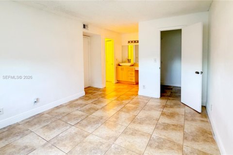 Condo in Margate, Florida, 2 bedrooms  № 2000966 - photo 6