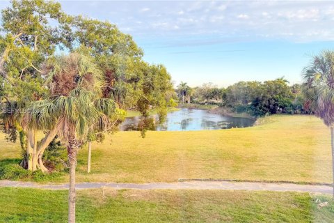 Condo in Margate, Florida, 2 bedrooms  № 2000966 - photo 4