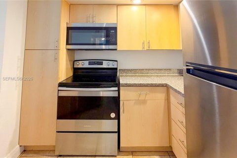 Condo in Margate, Florida, 2 bedrooms  № 2000966 - photo 2