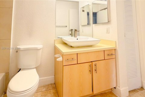 Condo in Margate, Florida, 2 bedrooms  № 2000966 - photo 9