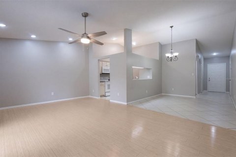 Touwnhouse à vendre à Sanford, Floride: 2 chambres, 103.68 m2 № 2406698 - photo 2