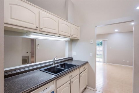 Touwnhouse à vendre à Sanford, Floride: 2 chambres, 103.68 m2 № 2406698 - photo 11