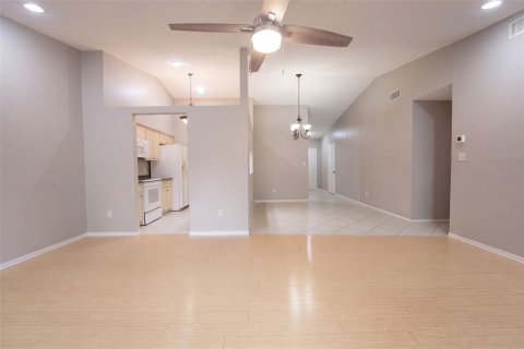 Touwnhouse à vendre à Sanford, Floride: 2 chambres, 103.68 m2 № 2406698 - photo 5