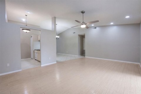 Touwnhouse à vendre à Sanford, Floride: 2 chambres, 103.68 m2 № 2406698 - photo 4