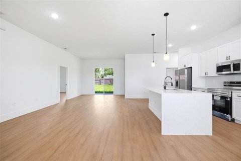 House in Ocala, Florida 4 bedrooms, 167.13 sq.m. № 2150741 - photo 6