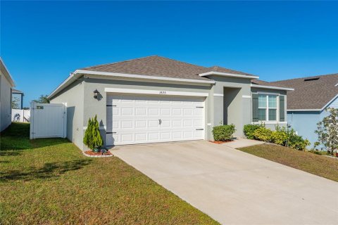 House in Clermont, Florida 3 bedrooms, 158.03 sq.m. № 2350105