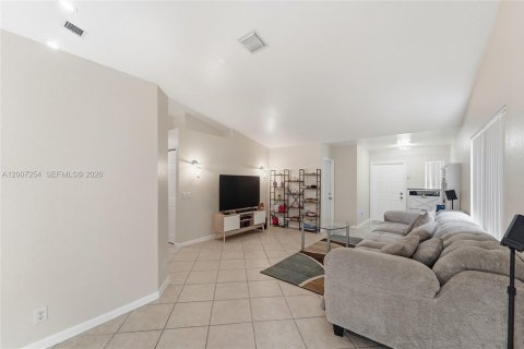 Villa ou maison à louer à Weston, Floride: 3 chambres, 144.18 m2 № 2071369 - photo 7