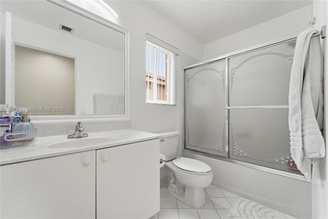 Villa ou maison à louer à Weston, Floride: 3 chambres, 144.18 m2 № 2071369 - photo 24