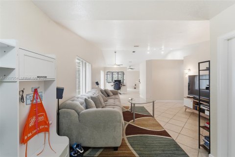 Villa ou maison à louer à Weston, Floride: 3 chambres, 144.18 m2 № 2071369 - photo 5