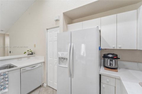 Villa ou maison à louer à Weston, Floride: 3 chambres, 144.18 m2 № 2071369 - photo 11