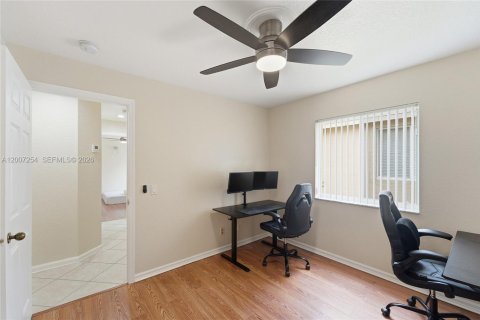 Villa ou maison à louer à Weston, Floride: 3 chambres, 144.18 m2 № 2071369 - photo 21