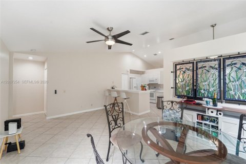 Villa ou maison à louer à Weston, Floride: 3 chambres, 144.18 m2 № 2071369 - photo 13