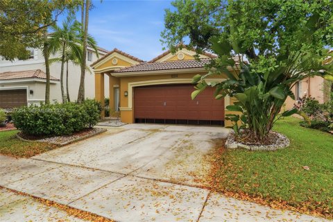 Villa ou maison à louer à Weston, Floride: 3 chambres, 144.18 m2 № 2071369 - photo 2