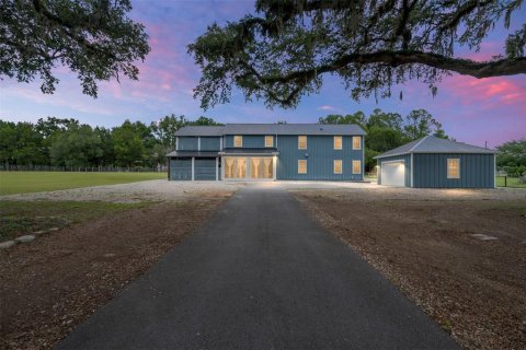 House in Oxford, Florida 2 bedrooms, 267.56 sq.m. № 2221165