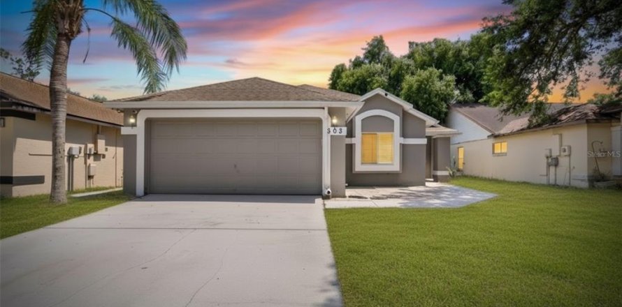 House in Valrico, Florida 3 bedrooms, 174.66 sq.m. № 2110181