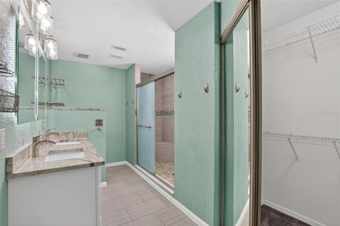 House in Valrico, Florida 3 bedrooms, 174.66 sq.m. № 2110181 - photo 17